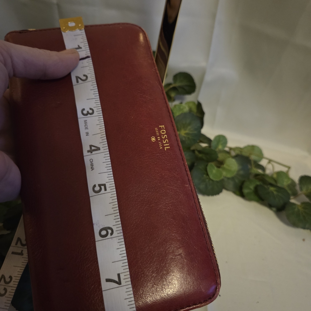 Fossil Wine Red Leather Zip Around Wallet Issue No 1954 Burgundy Continental Wal - Picture 8 of 9